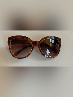Oscar de la Renta Classic Round Women's Sunglasses in Tortoiseshell